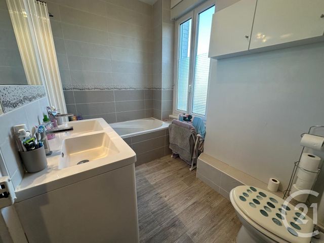 maison à vendre - 5 pièces - 120.0 m2 - FOUGERES - 35 - BRETAGNE - Century 21 Gambetta