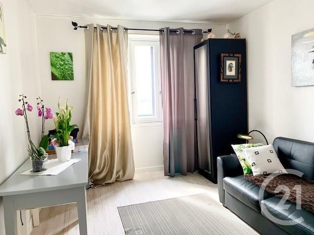 Appartement F3 à vendre - 3 pièces - 57.07 m2 - FOUGERES - 35 - BRETAGNE - Century 21 Gambetta Appartement F3 à vendre - 3 pièces - 57.07 m2 - FOUGERES - 35 - BRETAGNE - Century 21 Gambetta