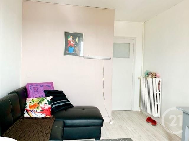 Appartement F3 à vendre - 3 pièces - 57.07 m2 - FOUGERES - 35 - BRETAGNE - Century 21 Gambetta Appartement F3 à vendre - 3 pièces - 57.07 m2 - FOUGERES - 35 - BRETAGNE - Century 21 Gambetta