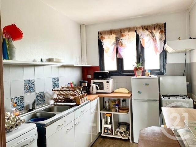 Appartement F3 à vendre - 3 pièces - 57.07 m2 - FOUGERES - 35 - BRETAGNE - Century 21 Gambetta Appartement F3 à vendre - 3 pièces - 57.07 m2 - FOUGERES - 35 - BRETAGNE - Century 21 Gambetta