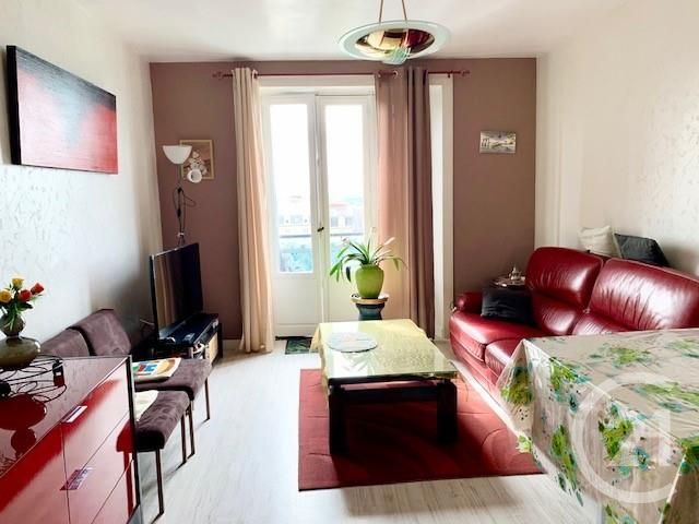 Appartement F3 à vendre - 3 pièces - 57.07 m2 - FOUGERES - 35 - BRETAGNE - Century 21 Gambetta Appartement F3 à vendre - 3 pièces - 57.07 m2 - FOUGERES - 35 - BRETAGNE - Century 21 Gambetta