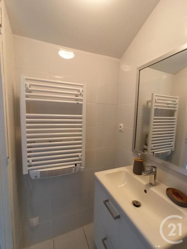 Afficher la photo en grand immeuble à vendre - 84.0 m2 - FOUGERES - 35 - BRETAGNE - Century 21 Gambetta