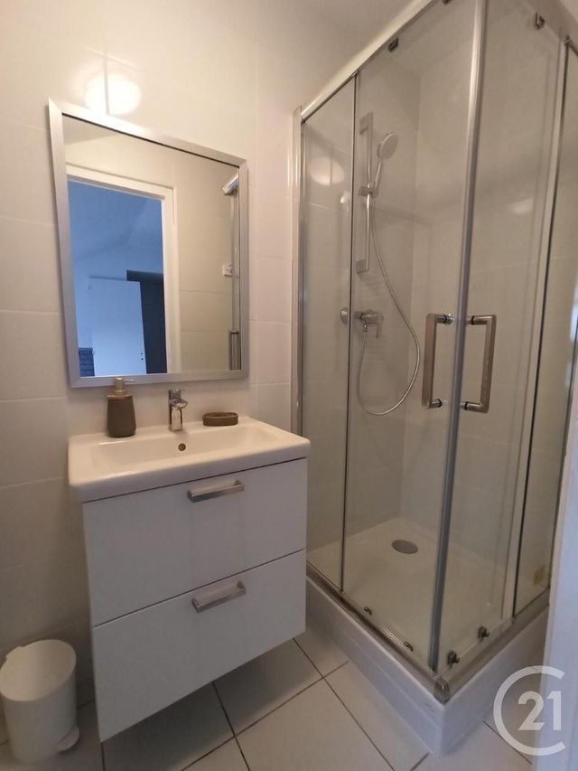 Afficher la photo en grand immeuble à vendre - 84.0 m2 - FOUGERES - 35 - BRETAGNE - Century 21 Gambetta