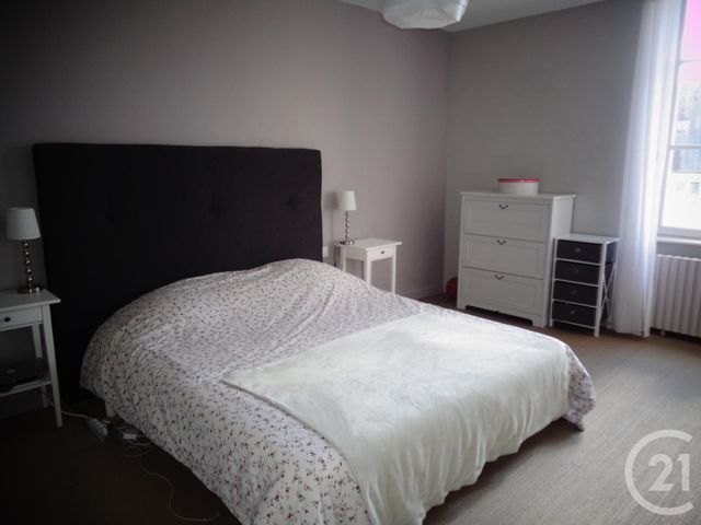Afficher la photo en grand Appartement F4 à vendre - 4 pièces - 82.02 m2 - FOUGERES - 35 - BRETAGNE - Century 21 Gambetta