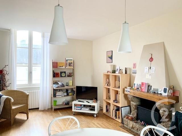 Afficher la photo en grand Appartement F4 à vendre - 4 pièces - 82.02 m2 - FOUGERES - 35 - BRETAGNE - Century 21 Gambetta