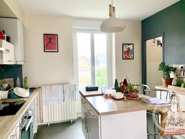 Afficher la photo en grand Appartement F4 à vendre - 4 pièces - 82.02 m2 - FOUGERES - 35 - BRETAGNE - Century 21 Gambetta