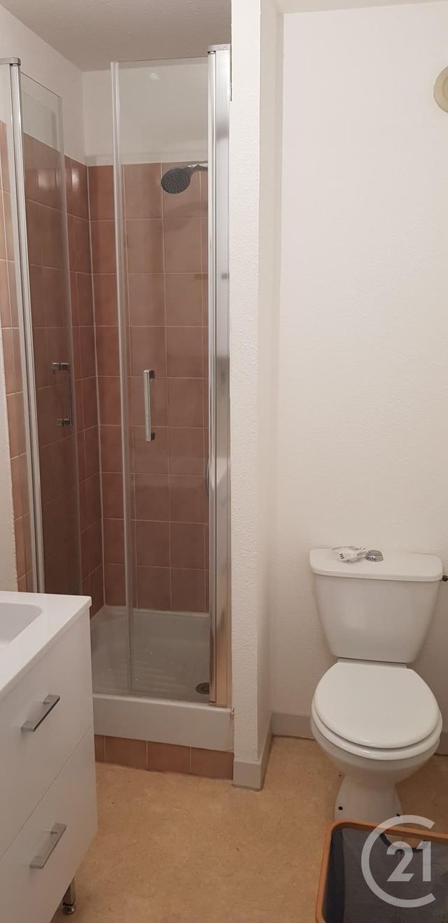 Afficher la photo en grand Appartement T2 à louer - 2 pièces - 20.0 m2 - FOUGERES - 35 - BRETAGNE - Century 21 Gambetta