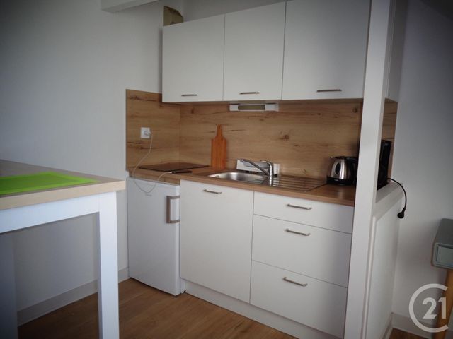 Afficher la photo en grand Appartement T2 à louer - 2 pièces - 20.0 m2 - FOUGERES - 35 - BRETAGNE - Century 21 Gambetta