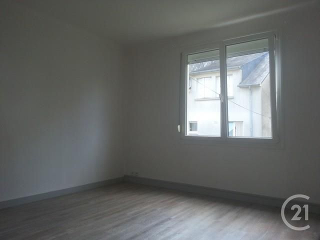 Afficher la photo en grand Appartement F1 à louer - 1 pièce - 32.7 m2 - FOUGERES - 35 - BRETAGNE - Century 21 Gambetta