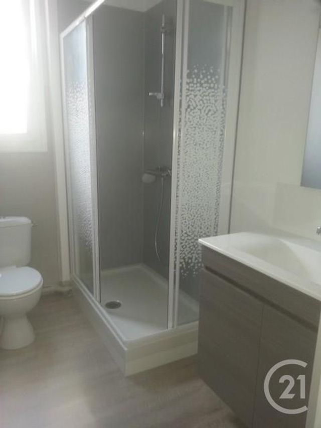 Afficher la photo en grand Appartement F1 à louer - 1 pièce - 32.7 m2 - FOUGERES - 35 - BRETAGNE - Century 21 Gambetta