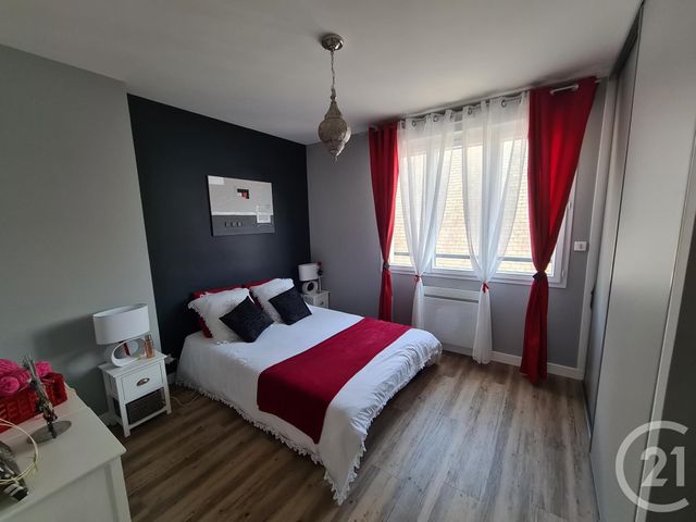 Afficher la photo en grand Appartement T3 à louer - 3 pièces - 61.0 m2 - FOUGERES - 35 - BRETAGNE - Century 21 Gambetta