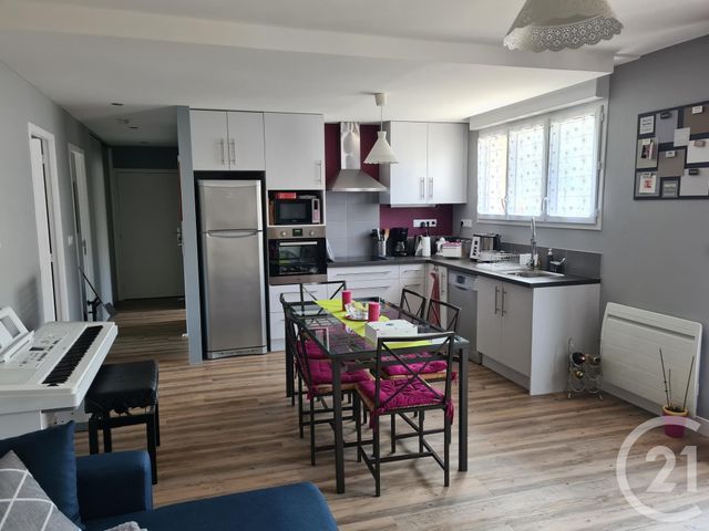 Afficher la photo en grand Appartement T3 à louer - 3 pièces - 61.0 m2 - FOUGERES - 35 - BRETAGNE - Century 21 Gambetta