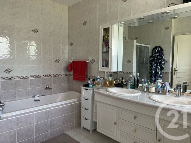 Afficher la photo en grand maison à vendre - 9 pièces - 237.79 m2 - MAEN ROCH - 35 - BRETAGNE - Century 21 Gambetta