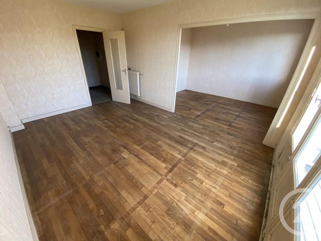 Appartement T3 à vendre - 3 pièces - 71.58 m2 - FOUGERES - 35 - BRETAGNE - Century 21 Gambetta