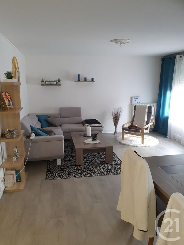 Appartement T3 à louer - 3 pièces - 76.47 m2 - FOUGERES - 35 - BRETAGNE - Century 21 Gambetta