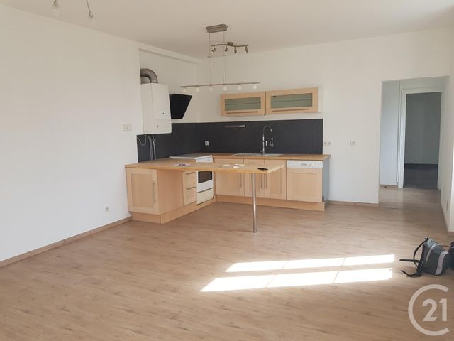 Appartement T3 à louer - 3 pièces - 66.26 m2 - FOUGERES - 35 - BRETAGNE - Century 21 Gambetta