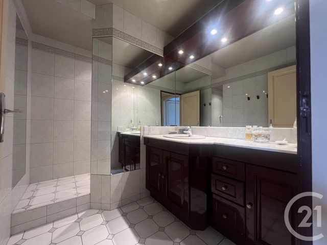 Appartement Duplex à vendre - 6 pièces - 150.21 m2 - FOUGERES - 35 - BRETAGNE - Century 21 Gambetta