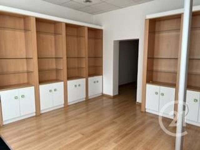 Afficher la photo en grand commerce à louer - 79.32 m2 - FOUGERES - 35 - BRETAGNE - Century 21 Gambetta
