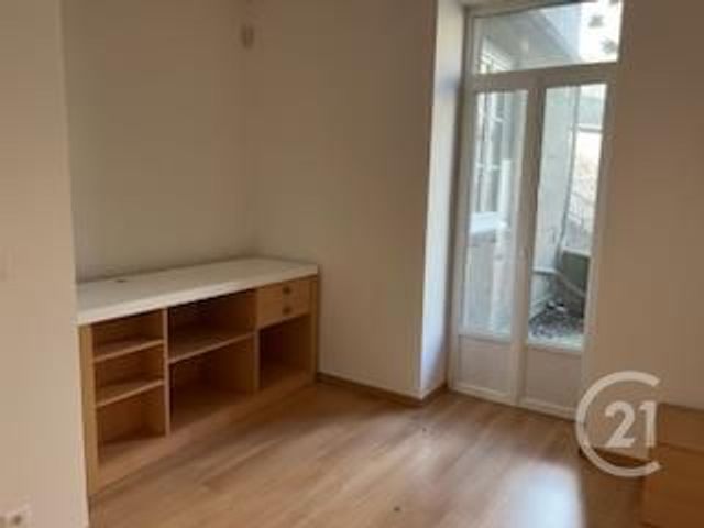 Afficher la photo en grand commerce à louer - 79.32 m2 - FOUGERES - 35 - BRETAGNE - Century 21 Gambetta