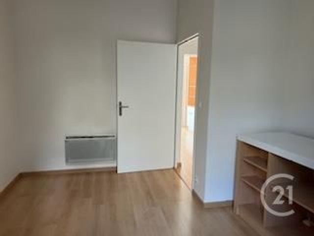 Afficher la photo en grand commerce à louer - 79.32 m2 - FOUGERES - 35 - BRETAGNE - Century 21 Gambetta