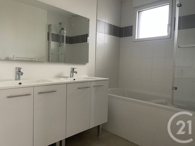 Afficher la photo en grand maison à louer - 4 pièces - 99.04 m2 - LECOUSSE - 35 - BRETAGNE - Century 21 Gambetta