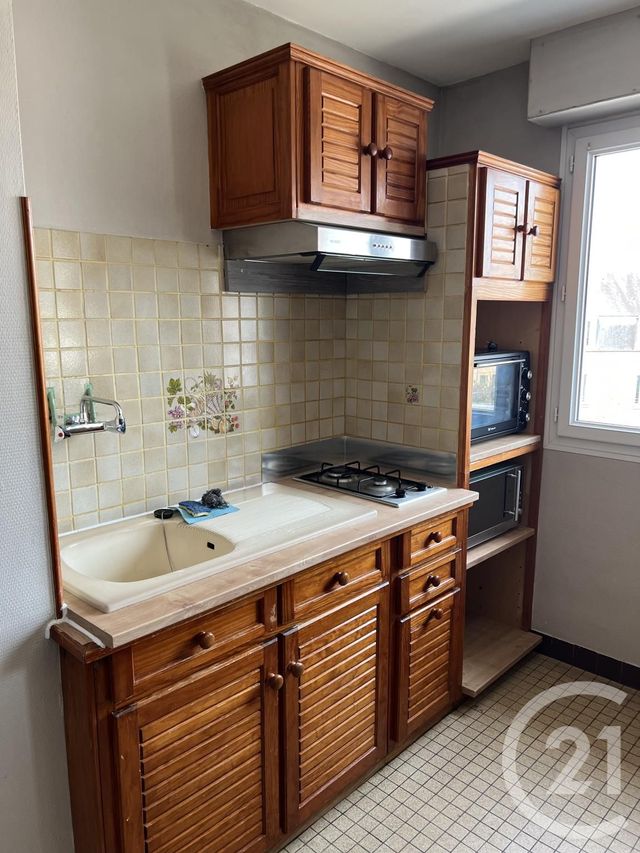 Afficher la photo en grand Appartement à louer - 4 pièces - 9.95 m2 - FOUGERES - 35 - BRETAGNE - Century 21 Gambetta