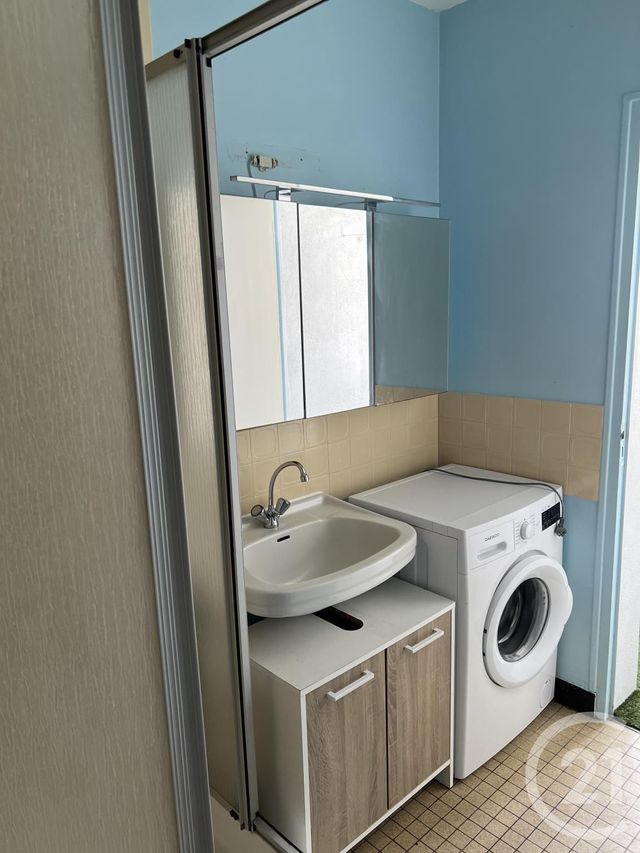 Afficher la photo en grand Appartement à louer - 4 pièces - 9.95 m2 - FOUGERES - 35 - BRETAGNE - Century 21 Gambetta