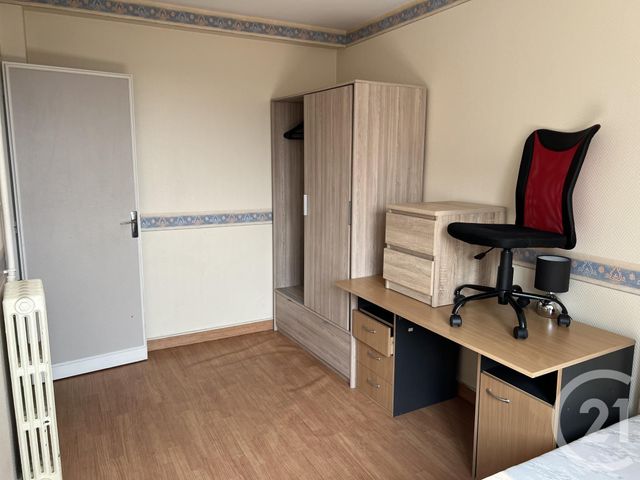 Afficher la photo en grand Appartement à louer - 4 pièces - 9.95 m2 - FOUGERES - 35 - BRETAGNE - Century 21 Gambetta