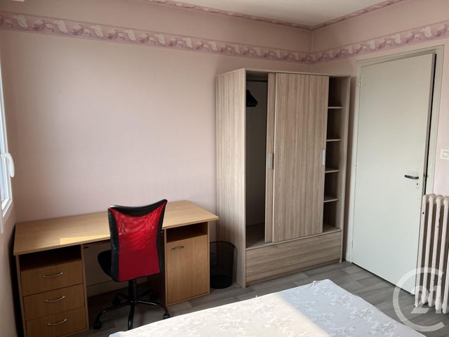 Afficher la photo en grand Appartement à louer - 4 pièces - 9.64 m2 - FOUGERES - 35 - BRETAGNE - Century 21 Gambetta