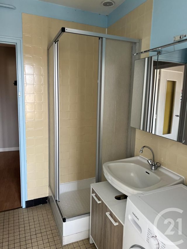 Afficher la photo en grand Appartement à louer - 4 pièces - 9.64 m2 - FOUGERES - 35 - BRETAGNE - Century 21 Gambetta
