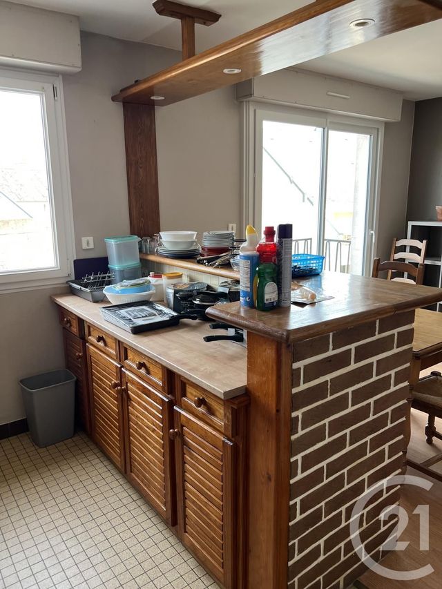 Afficher la photo en grand Appartement à louer - 4 pièces - 9.64 m2 - FOUGERES - 35 - BRETAGNE - Century 21 Gambetta