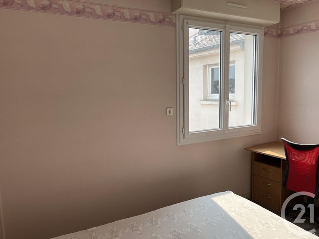 Afficher la photo en grand Appartement à louer - 4 pièces - 9.64 m2 - FOUGERES - 35 - BRETAGNE - Century 21 Gambetta