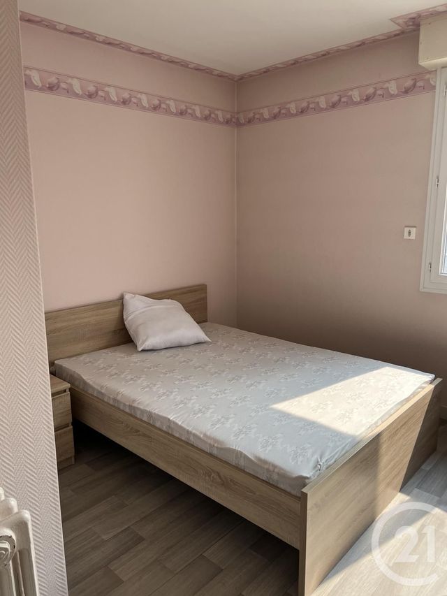 Appartement à louer - 4 pièces - 9.64 m2 - FOUGERES - 35 - BRETAGNE - Century 21 Gambetta