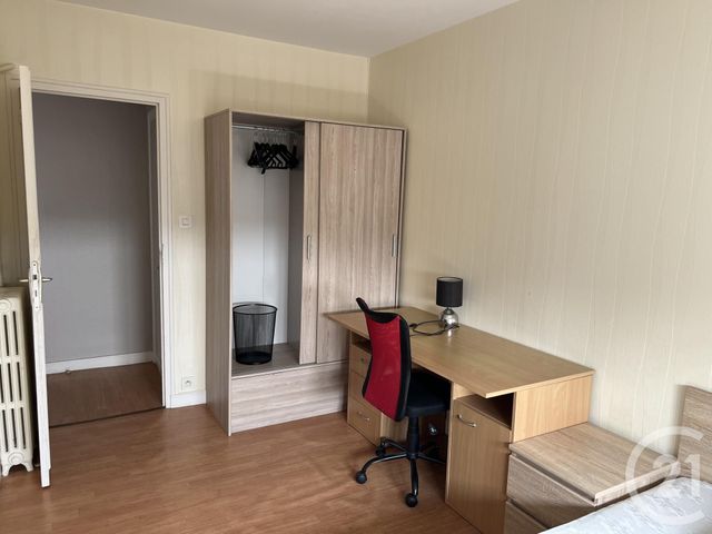 Afficher la photo en grand Appartement à louer - 4 pièces - 9.66 m2 - FOUGERES - 35 - BRETAGNE - Century 21 Gambetta