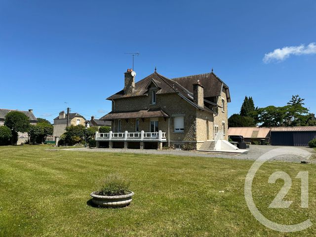 Afficher la photo en grand maison à vendre - 9 pièces - 219.0 m2 - FOUGERES - 35 - BRETAGNE - Century 21 Gambetta