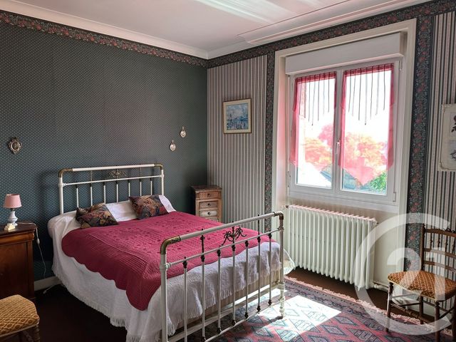 Afficher la photo en grand maison à vendre - 9 pièces - 219.0 m2 - FOUGERES - 35 - BRETAGNE - Century 21 Gambetta