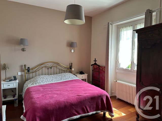 Afficher la photo en grand maison à vendre - 9 pièces - 219.0 m2 - FOUGERES - 35 - BRETAGNE - Century 21 Gambetta