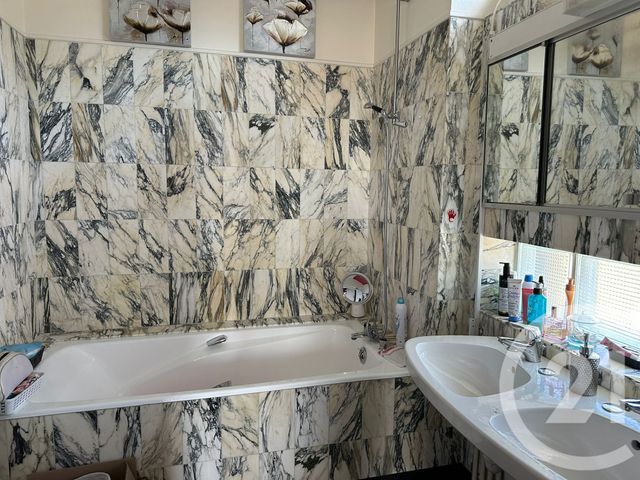 Afficher la photo en grand maison à vendre - 9 pièces - 219.0 m2 - FOUGERES - 35 - BRETAGNE - Century 21 Gambetta