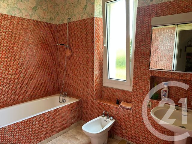 Afficher la photo en grand maison à vendre - 9 pièces - 219.0 m2 - FOUGERES - 35 - BRETAGNE - Century 21 Gambetta