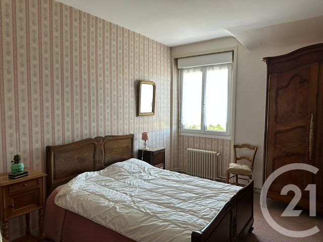 Afficher la photo en grand maison à vendre - 9 pièces - 219.0 m2 - FOUGERES - 35 - BRETAGNE - Century 21 Gambetta