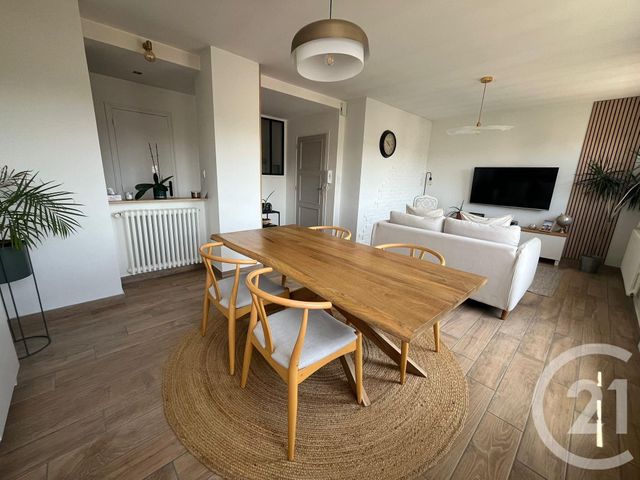 Appartement T3 à vendre - 3 pièces - 64.31 m2 - FOUGERES - 35 - BRETAGNE - Century 21 Gambetta