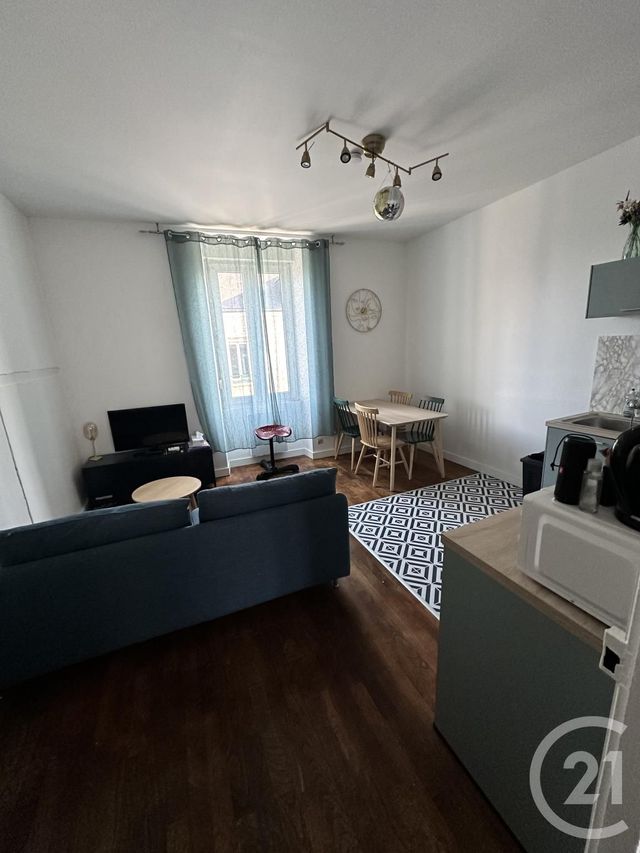 Appartement à louer - 2 pièces - 37.0 m2 - FOUGERES - 35 - BRETAGNE - Century 21 Gambetta