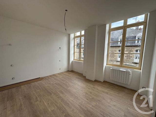 Afficher la photo en grand Appartement T4 à vendre - 4 pièces - 94.7 m2 - FOUGERES - 35 - BRETAGNE - Century 21 Gambetta