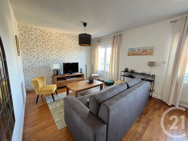 Appartement T3 à vendre - 3 pièces - 77.39 m2 - FOUGERES - 35 - BRETAGNE - Century 21 Gambetta
