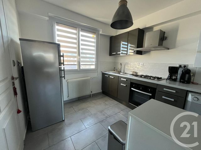 Appartement T3 à vendre - 3 pièces - 77.39 m2 - FOUGERES - 35 - BRETAGNE - Century 21 Gambetta