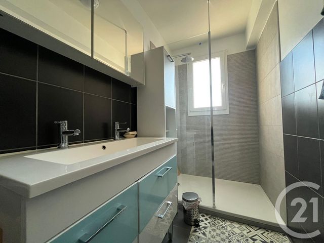 Appartement T3 à vendre - 3 pièces - 77.39 m2 - FOUGERES - 35 - BRETAGNE - Century 21 Gambetta