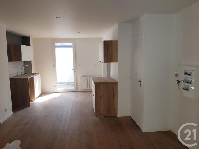 Appartement à louer - 3 pièces - 54.25 m2 - FOUGERES - 35 - BRETAGNE - Century 21 Gambetta