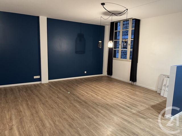 Afficher la photo en grand Appartement F3 à louer - 3 pièces - 84.15 m2 - FOUGERES - 35 - BRETAGNE - Century 21 Gambetta