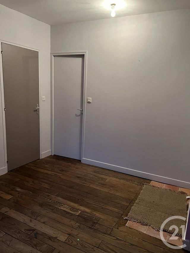 Afficher la photo en grand Appartement F3 à louer - 3 pièces - 84.15 m2 - FOUGERES - 35 - BRETAGNE - Century 21 Gambetta