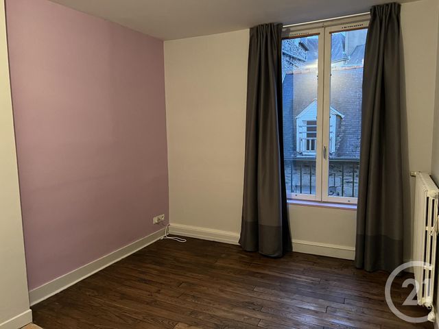 Afficher la photo en grand Appartement F3 à louer - 3 pièces - 84.15 m2 - FOUGERES - 35 - BRETAGNE - Century 21 Gambetta